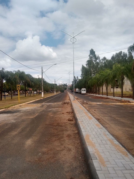 A nova iluminação pública no canteiro também é uma das conquistas de Pontalinda