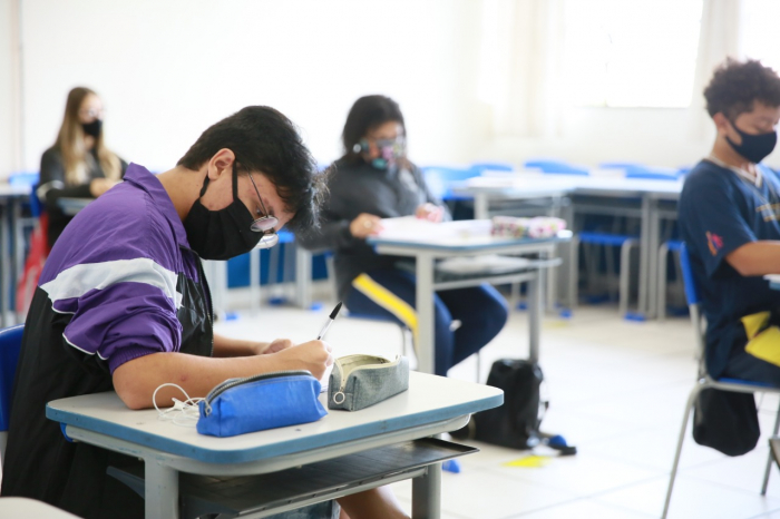 1.300 unidades escolares da rede estadual de São Paulo retomam atividades presenciais até a próxima