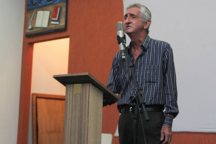 Amigos prestam homenagens em forma de poesia para o escritor Wandisley Garcia