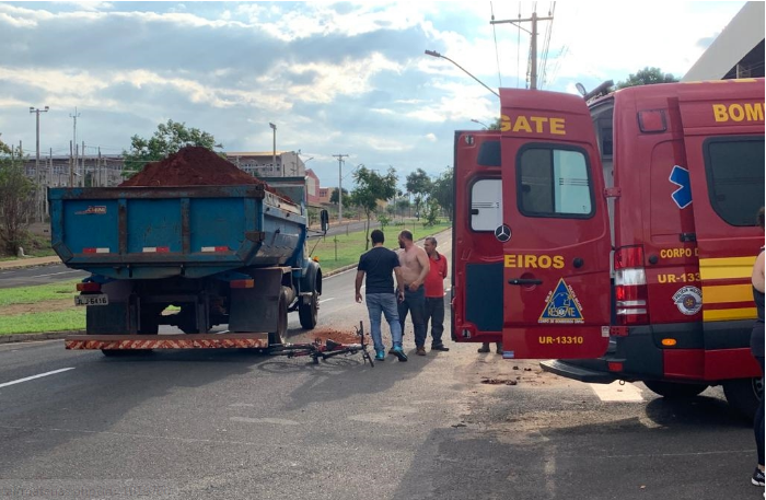Criança atropelada por caminhão tem perna amputada