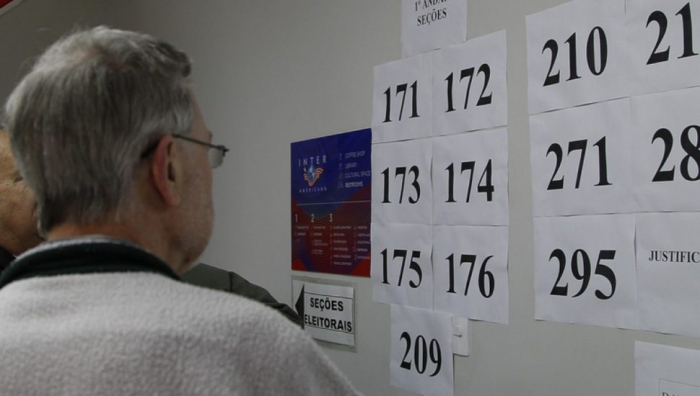 Idosos têm horário preferencial das 7h às 10h para votar