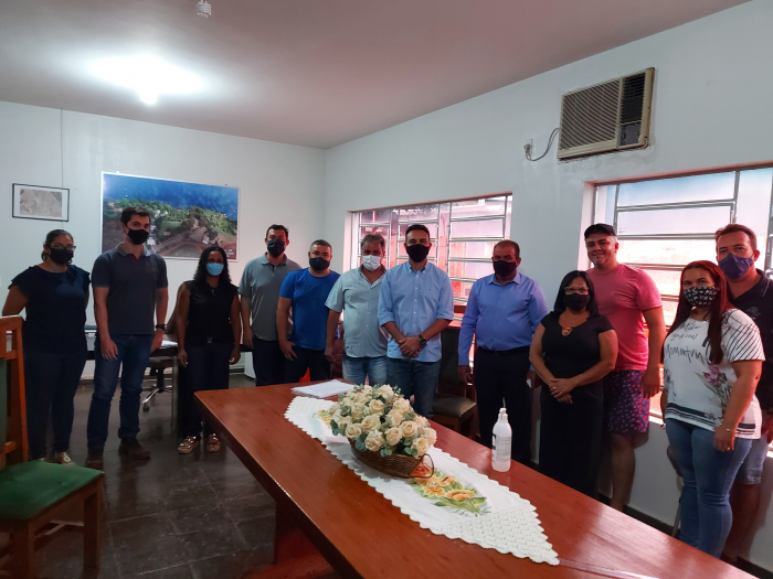 Alexandre foi recebido na prefeitura pelo prefeito, vereadores e funcionários da cooperativa de reciclagem