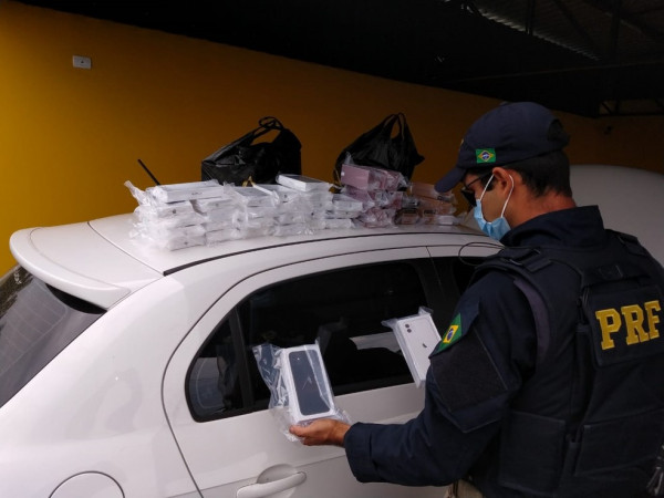 Mercadorias vindas do Paraguai avaliadas em R$ 100 mil são apreendidas em carro na BR-153