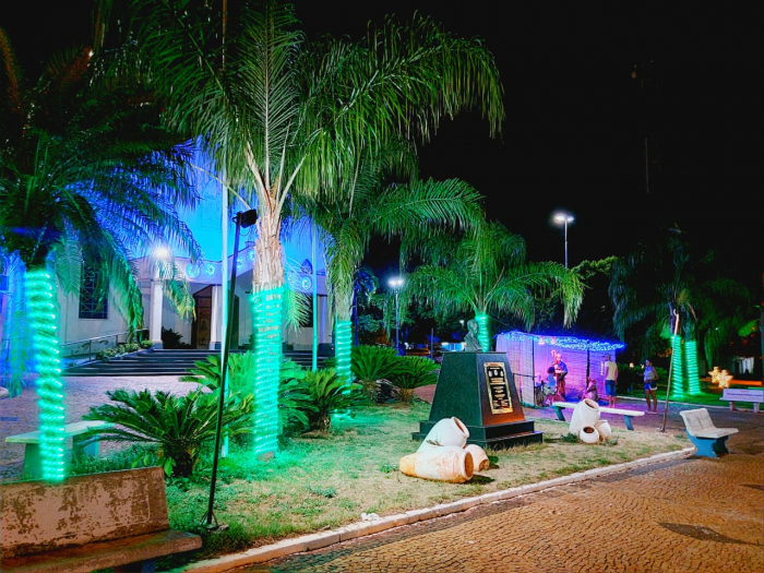 Luzes natalinas na Praça Central