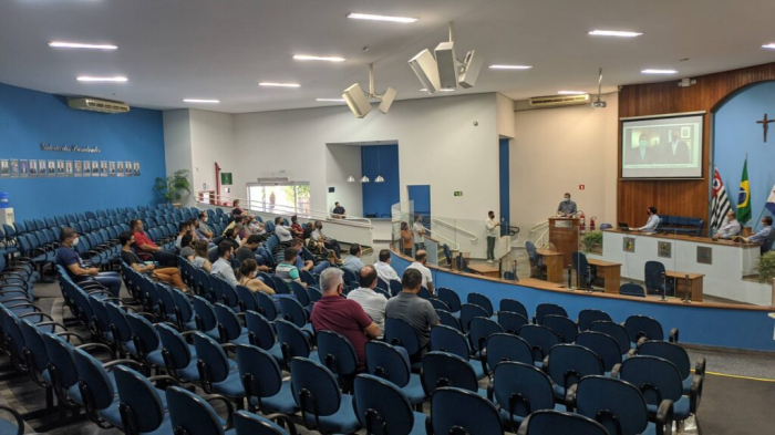 Autoridades, servidores municipais, vereadores, representantes de entidades de classe, engenheiros, representantes da sociedade civil organizada e imprensa participaram da reunião de trabalho