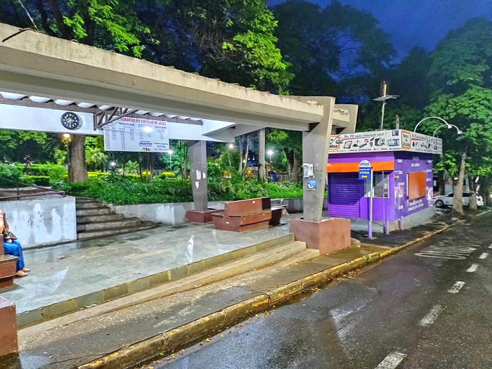 As novas luminárias proporcionam menor consumo de energia em relação às lâmpadas incandescentes ou fluorescentes