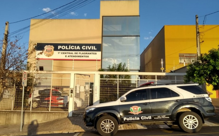 Adolescente de 14 anos é agredido com golpes de facão pelo pai de um amigo