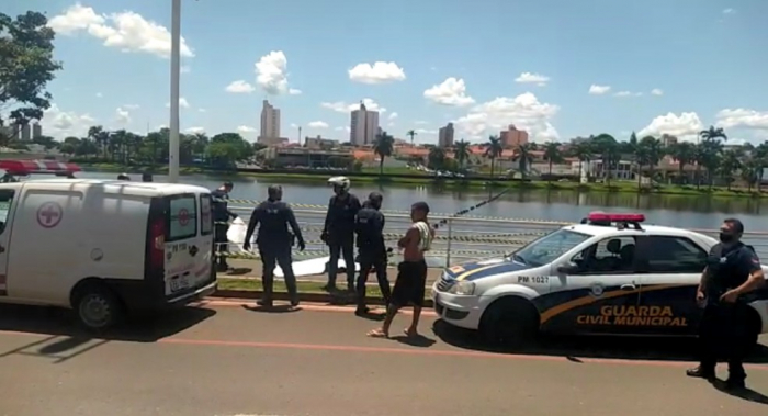 Homem é preso após matar morador de rua e ferir outro com golpes de faca