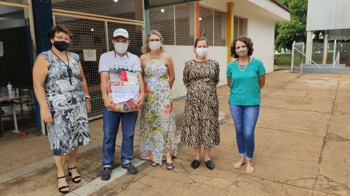 Prefeitura de Jales realiza a entrega de kit merenda aos alunos da rede municipal