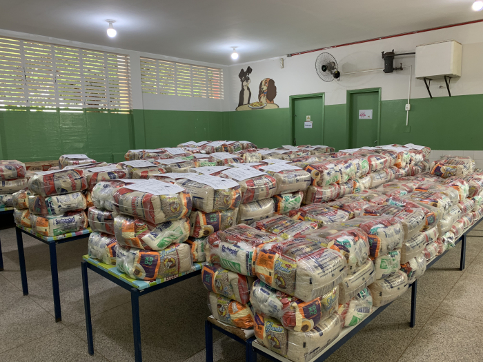 Cestas prontas para distribuição na E.M. Professora Elza Pirro VianaCestas prontas para distribuição na E.M. Professora Elza Pirro Viana