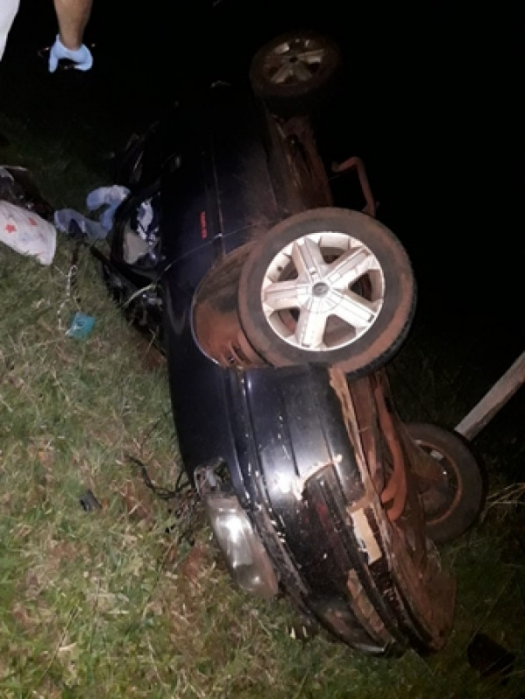 Capotamento mata jovem de 18 anos e deixa criança em estado grave