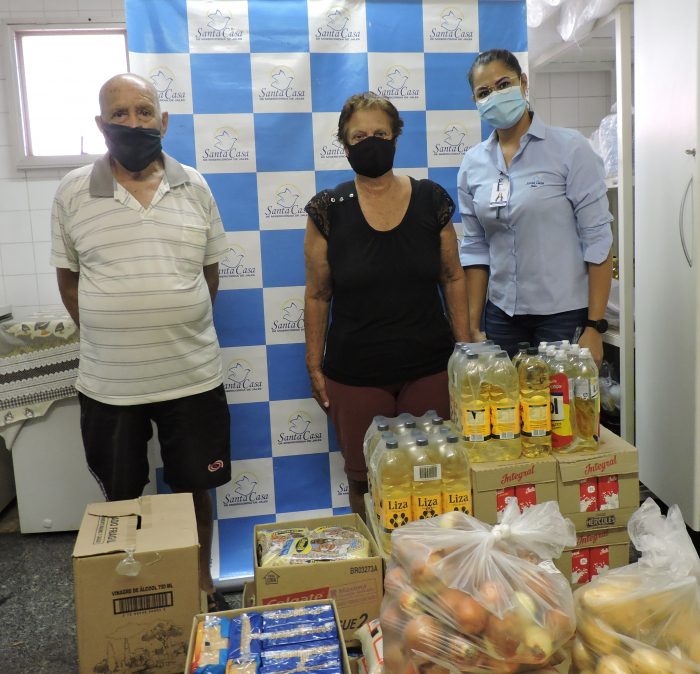 “Alimento Solidário”: Santa Casa de Misericórdia de Jales recebe de casal de Jales, doações para campanha