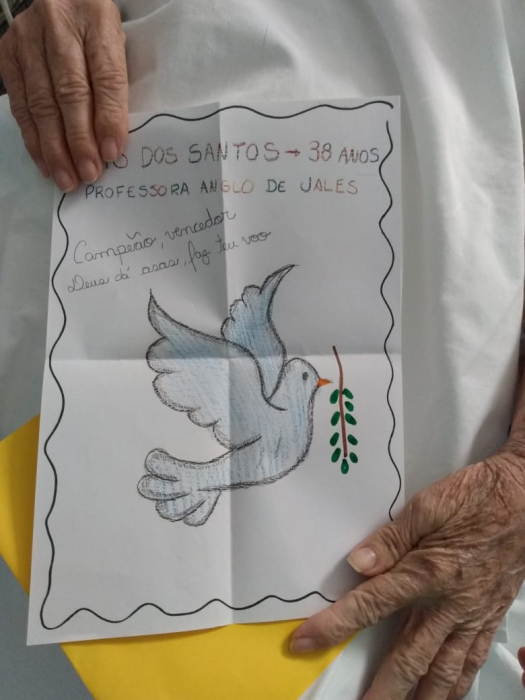 Pacientes das Síndromes Gripais, recebem cartas com palavras de fé e esperança