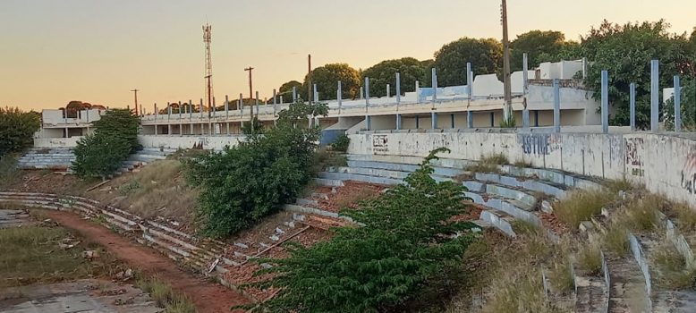 O recinto, que foi palco de grandes emoções se encontra completamente abandonado