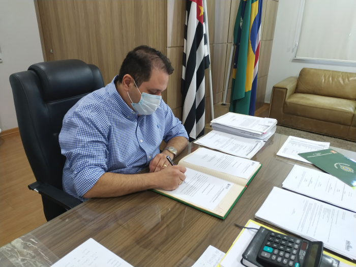 O termo de posse foi assinado pelo prefeito Luis Henrique que prometeu envidar todos os esforços no sentido de cumprir e fazer cumprir os deveres relativos ao Serviço Militar