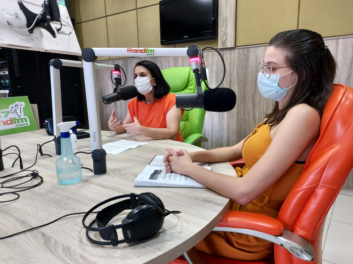 A secretária municipal de Desenvolvimento Social e Cidadania, Pérola Cardoso, esteve com parte de sua equipe, nos veículos de comunicação da cidade falando sobre a exploração sexual de crianças e adolescentes