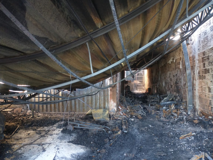 Incêndio destrói loja de móveis