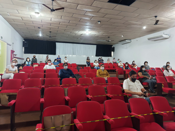Enfermeiros e profissionais da saúde participaram da palestra e foram homenageados no Dia Internacional da Enfermagem