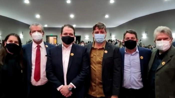 O prefeito Luis Henrique Moreira com os prefeitos Priscilla Prado (Mira Estrela), Dilador Borges (Araçatuba), André Pessuto (Fernandópolis), Adilson Segura (Valentim Gentil) e Jorge Seba (Votuporanga)