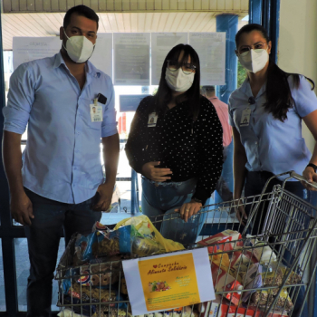 Gilmar, estagiária Bianca e Josiane no Supermercado Sakashita