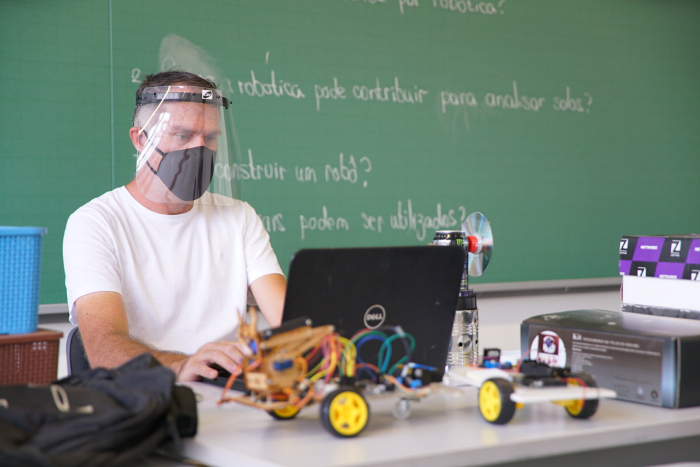 Governo de SP anuncia internet de 100MB para todas as escolas da rede estadual até 2022
