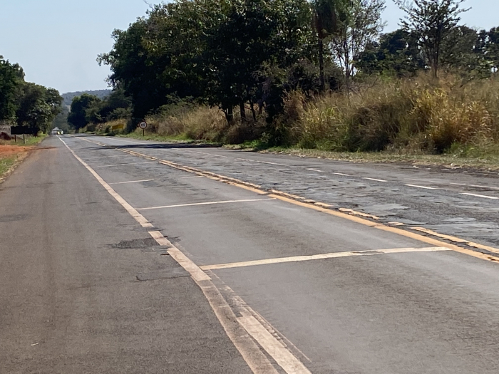 Atualmente, quem utiliza a pista que liga os dois municípios sofre com os buracos, além da insegurança ocasionada pela disformidade da estrada