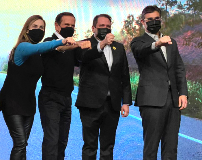 O prefeito de Jales, Luis Henrique Moreira com o governador João Doria, o vice-governador Rodrigo Garcia e a deputada Analice Fernandes durante o anúncio do programa Estrada Asfaltada feito no Palácio dos Bandeirantes