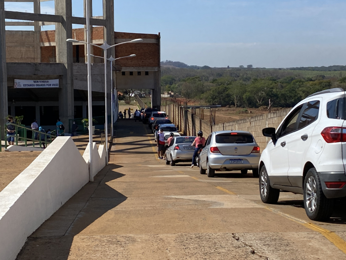 Vacinação em pessoas de 50 a 59 anos contra a Covid-19 gera filas em Jales