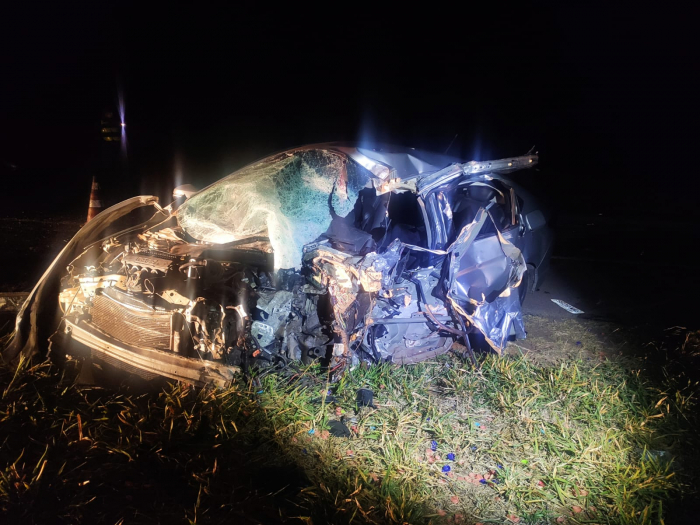Batida entre carro e caminhão mata mulher na região