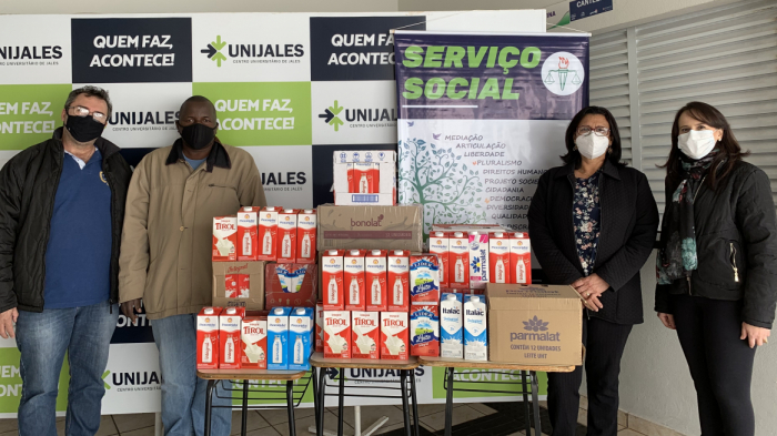 Curso de Serviço Social da Unijales doa 220 caixas de leite para o Lar dos Velhinhos de Jales