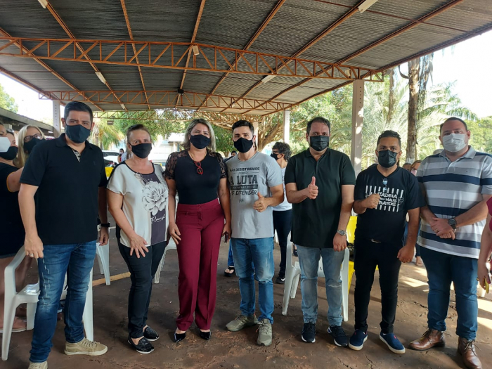 O prefeito Luis Henrique com o deputado Bruno Lima, o secretário de Comunicação, Douglas Zílio, as secretárias de Saúde e de Agricultura e Meio Ambiente, Nilva Gomes e Sandra gigante, o vereador de Votuporanga, Chandelly e o chefe de gabinete José Angelo