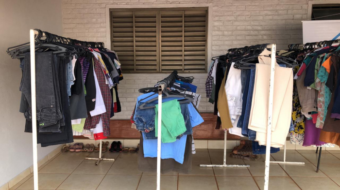 Roupas em ótimo estado de conservação serão doadas, a partir de quarta-feira, dia 21, através do Projeto Varal Solidário, do Fundo Social de Solidariedade