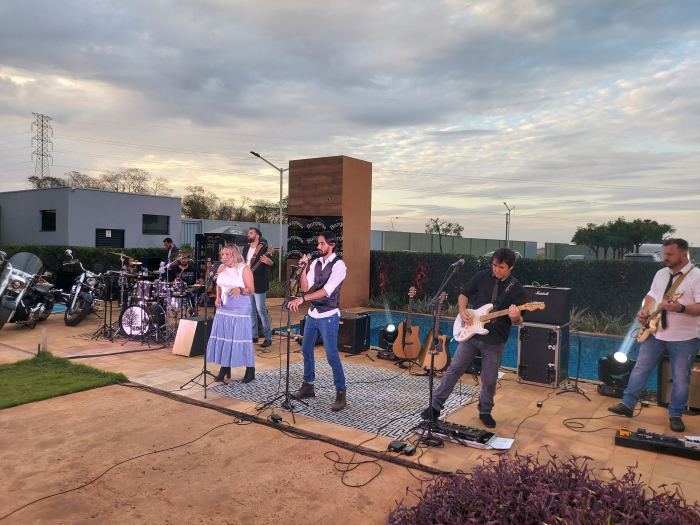 Live com a Banda Born realizada pelo Rotary Club de Jales vai proporcionar 500 cestas básicas para FSS