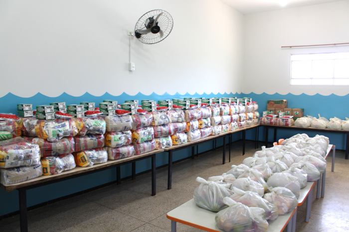 Prefeitura de Jales entrega 2.700 kits merenda aos pais e responsáveis dos alunos da rede municipal