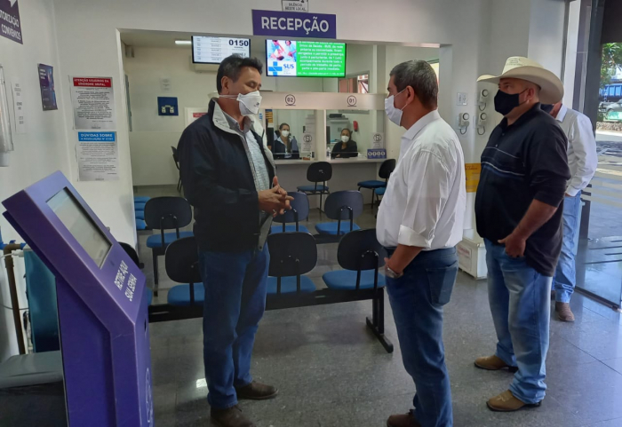 Durante a recepção o provedor Carlos Toshiro Sakashita, contando um pouco da história e melhorias que já foram feitas na instituição