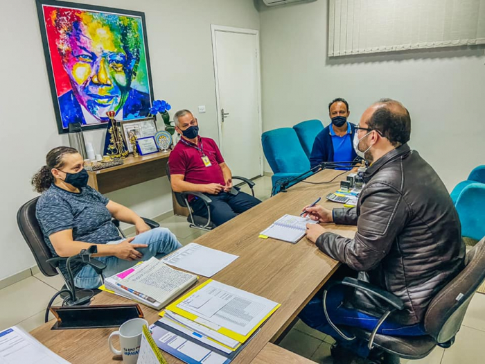 Administração Municipal de Urânia se reúne com representantes dos Correios