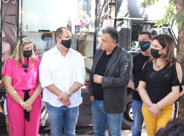 O prefeito Luis Henrique, a primeira-dama Alziane e a vice-prefeita Marynilda receberam o proprietário da LA’BRIZZA Cosmetics, Suélio Ribeiro