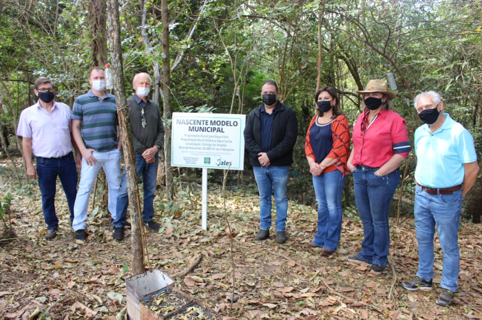 A equipe da Prefeitura visitou a encantadora Estância Água Santa, localizada na Rodovia Eliezer Montenegro Magalhães, no Córrego do Veadão e foram recebidos pelo proprietário José Buso Filho e seu filho Paulo