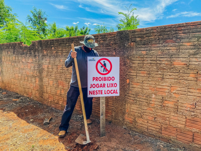 Contra o descarte irregular do lixo, administração de Urânia instala placas em locais estratégicos