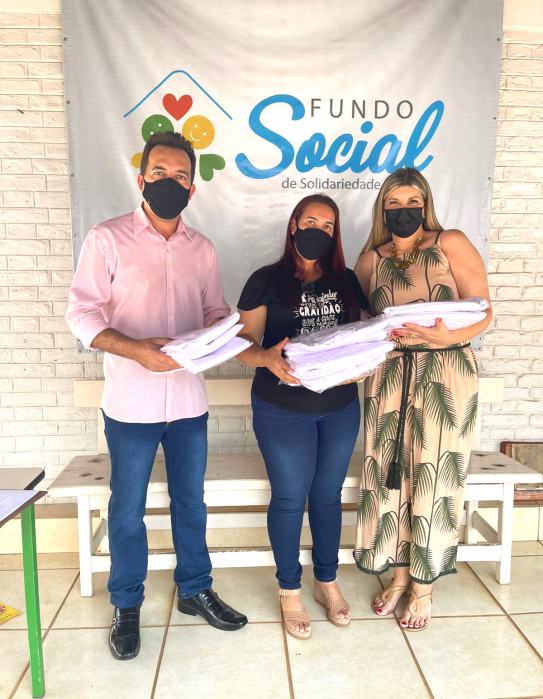 O prefeito de Mesópolis, José Carlos da Silva e a primeira-dama Gislaine dos Santos Junqueira Silva também levaram as doações no Fundo Social de Solidariedade de Jales