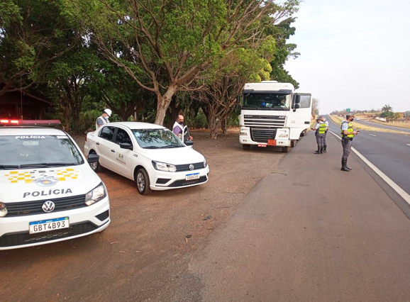 Ipem-SP fiscaliza veículos-tanque e cronotacógrafos na Rodovia Euclides da Cunha, em Jales