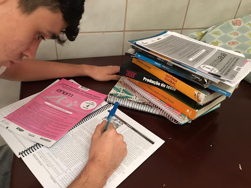Preparação para o Enem gera ansiedade em estudantes brasileiros