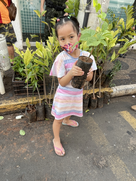 A pequena Kamei, de 5 anos, ficou feliz com as ações voltadas à preservação da natureza