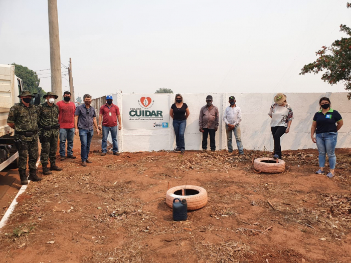 Integrantes da equipe da Secretaria de Agricultura e Meio Ambiente, Sabesp, Interact Club e Polícia Ambiental realizaram a coleta de materiais recicláveis na Rua João Pessoa, no Residencial Monte Líbano, em área verde preservada pelo morador Emerson Artuz