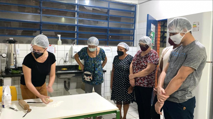 Educação de Jovens e Adultos oferece atividades práticas como forma de incentivar os alunos