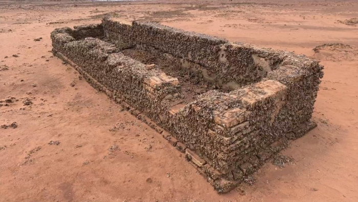 Estiagem prolongada revela ruínas de cidade submersa