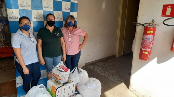 Moradora de Jales pede a doação de itens de higiene como presente de aniversário e doa para Santa Casa