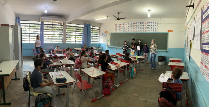 Uma das apresentações aconteceu na turma do 2º ano e foi comandada pelos alunos Yasmin, Ellen, Lívia e Eduardo