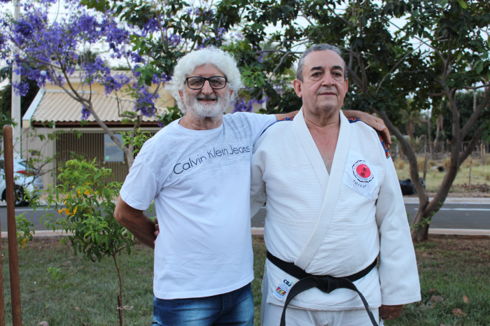 Os homenageados pelo projeto Espaço Verde da Fama, professor Rui Rodrigues e mestre Luiz Antônio Nunes de Moraes, o Gordo do Judô