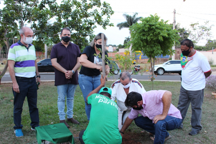 O mestre Luiz Antônio Nunes de Moraes, o Gordo do Judô, também foi homenageado com a instalação de uma placa e o plantio de um Ipê Amarelo